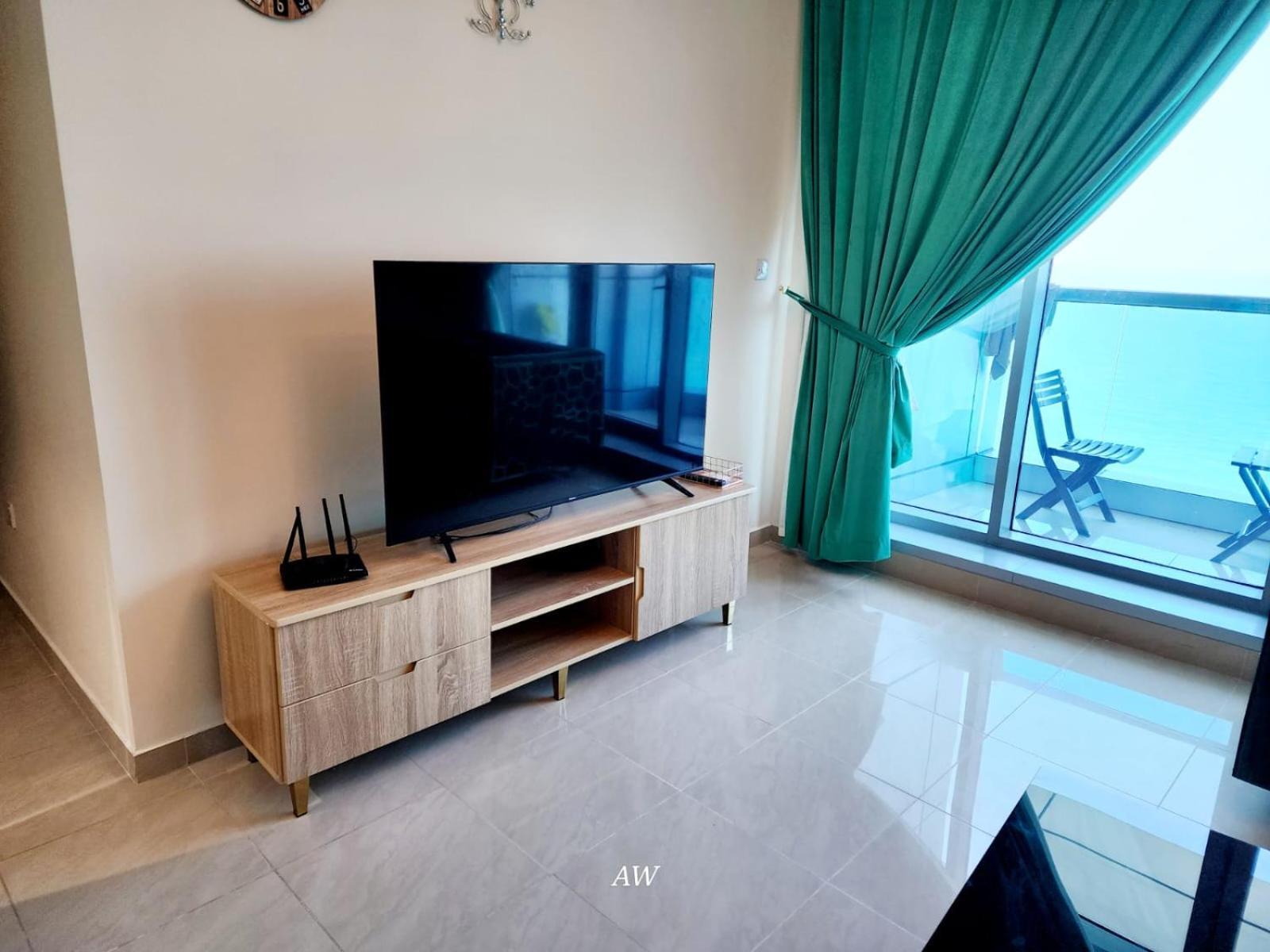 2 Bedroom Luxury Beach Apartment With Full Seaview Ajman Exteriör bild